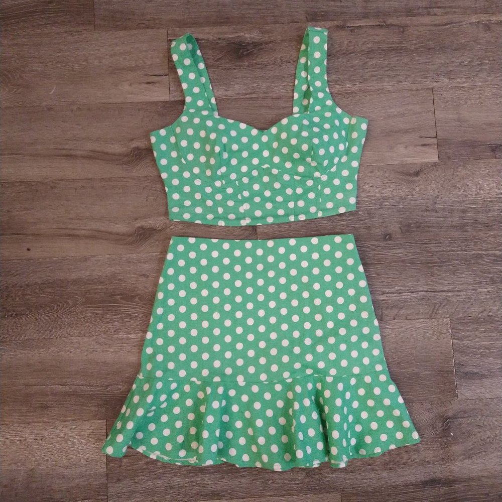 Polka Dot Green Ruffle Hem Skirt - Women's.  Size Large.  NWOT